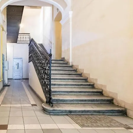 Katarina Blaha Square Apartment *